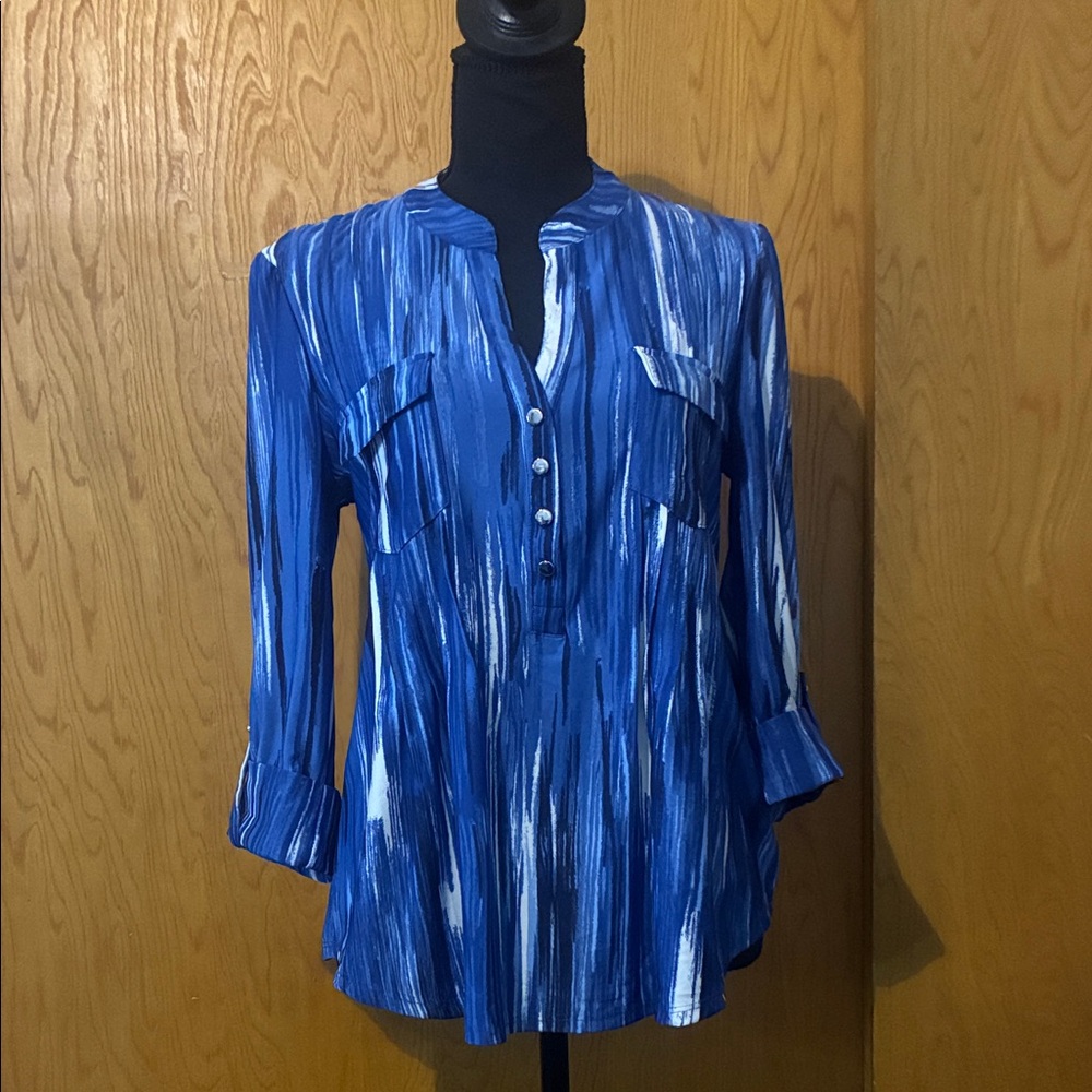 🎉SALE🎉$15 or 3 for $30🎉 Blue and White Women's Blouse
